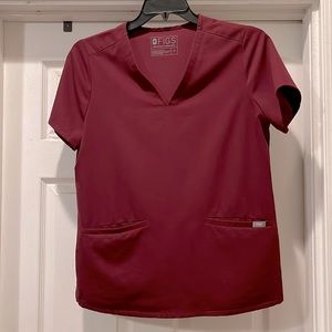 Figs 2-pocket scrub top